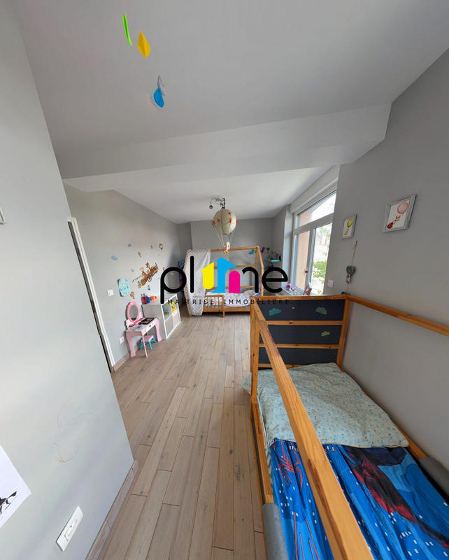 Maison contemporaine - 240 m² - 7 pièces