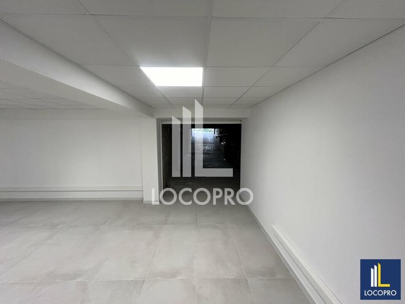 Local d'activité / Entrepôt - 210 m²