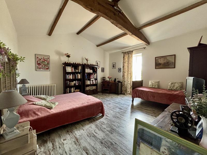 Maison en pierre - 200 m² - 6 pièces