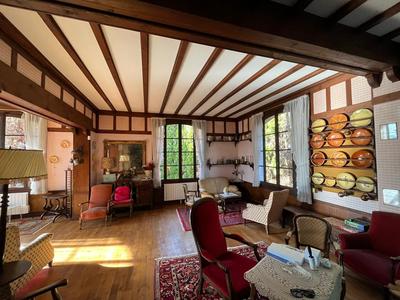 Maison - 322 m² - 14 pièces