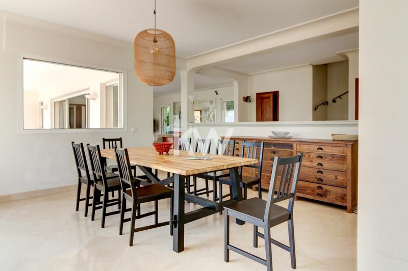 Maison - 225 m² - 8 pièces