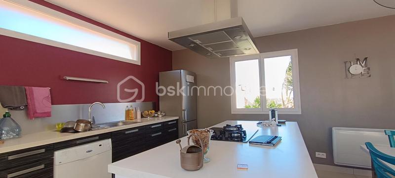 Maison - 220 m² - 7 pièces