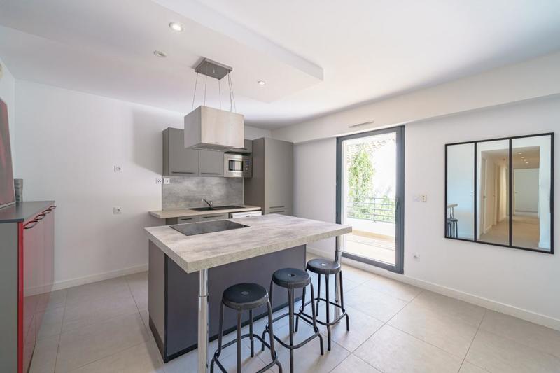 Appartement - 100 m² - 4 pièces