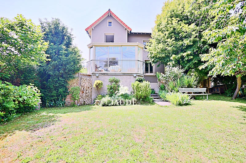 Maison - 196 m² - 7 pièces