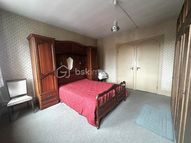 Maison - 240 m² - 10 pièces