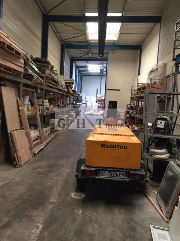 Entrepôt - 950 m²