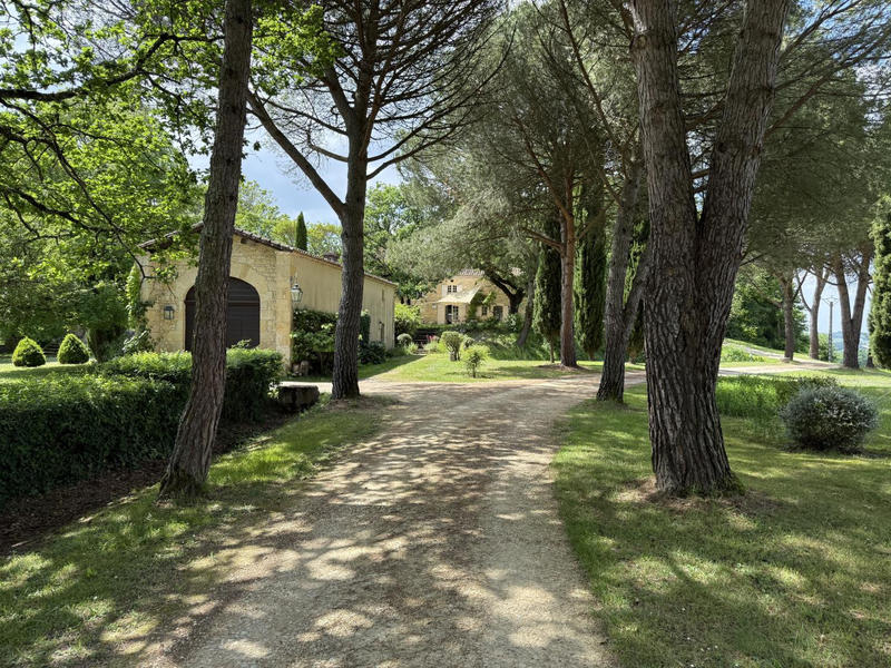 Maison - 428 m² - 15 pièces