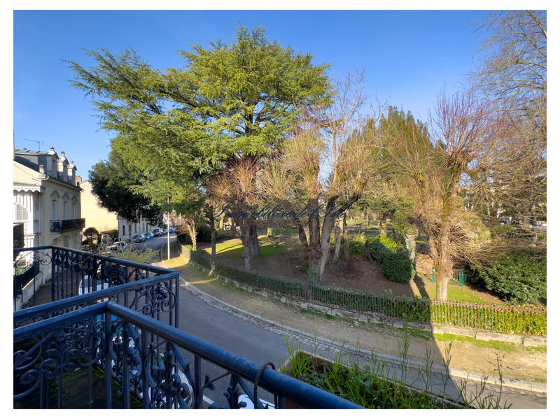 Maison - 266 m² - 12 pièces