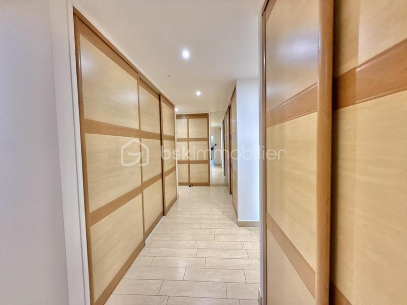 Villa - 365 m² - 9 pièces