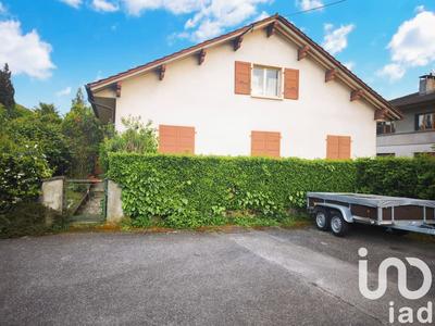 Maison - 240 m² - 6 pièces