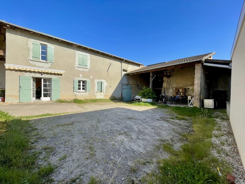 Maison ancienne - 276 m² - 3 pièces