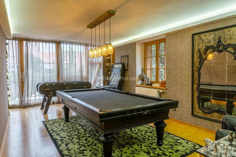 Maison - 650 m² - 11 pièces