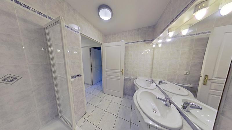 Appartement - 98 m² - 5 pièces