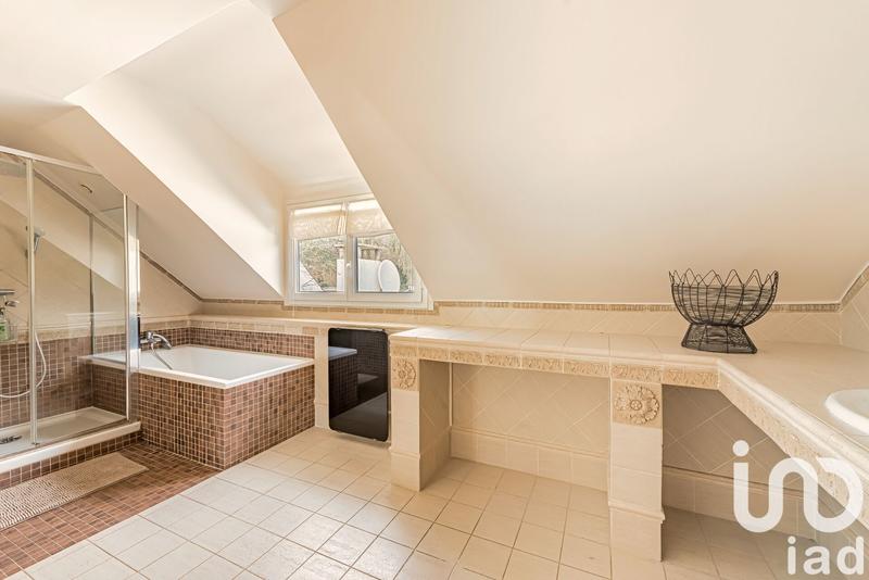 Maison - 180 m² - 7 pièces