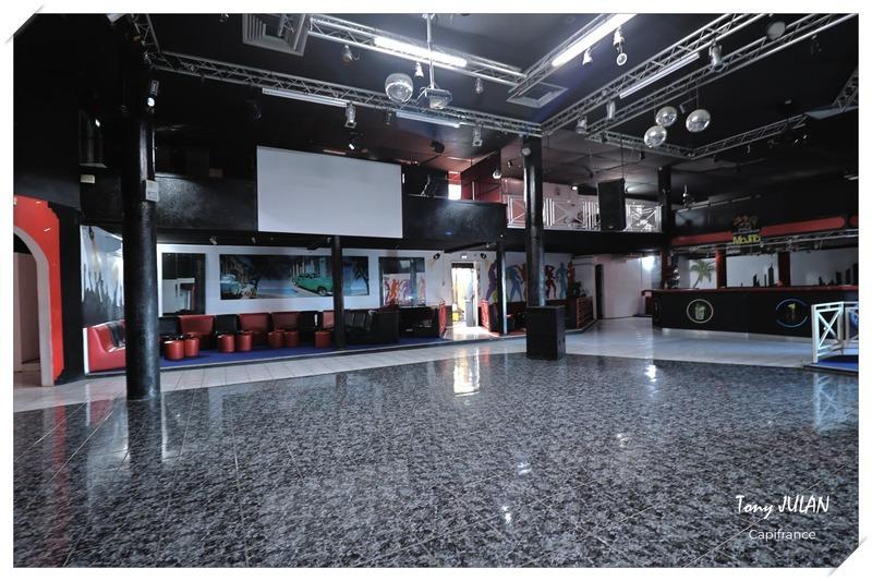 Local d'activité / Entrepôt - 723 m² - 5 pièces