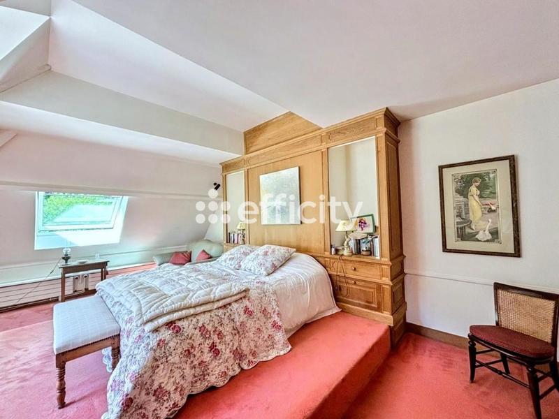 Maison - 240 m² - 9 pièces