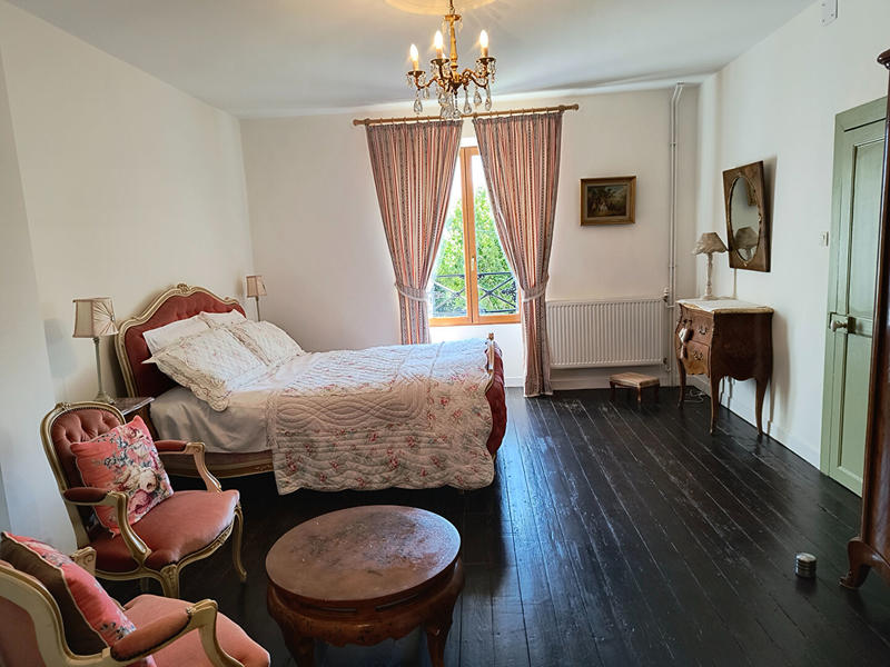 Maison - 231 m² - 7 pièces