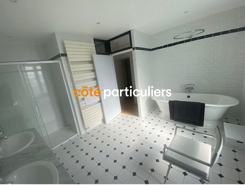 Demeure - 350 m² - 14 pièces