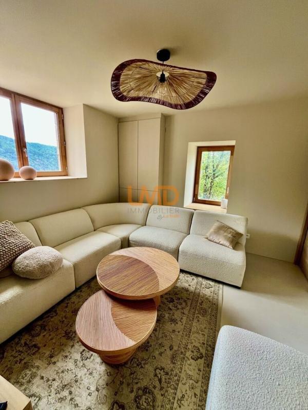 Maison en pierre - 200 m² - 8 pièces