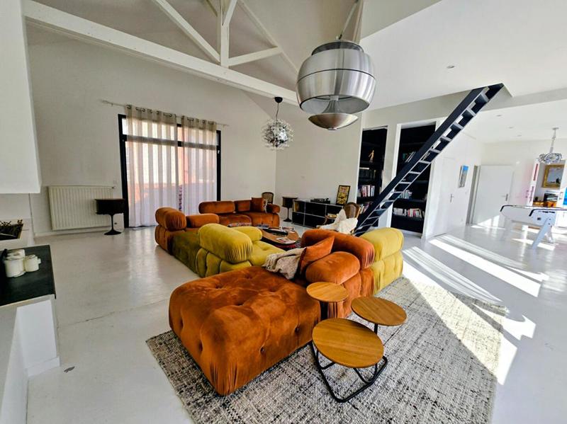 Maison - 460 m² - 13 pièces