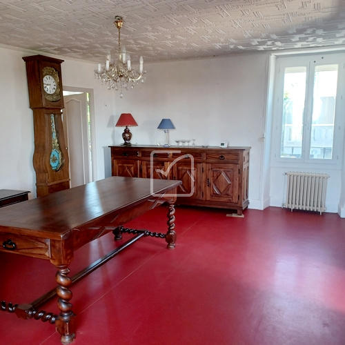 Maison - 95 m² - 8 pièces