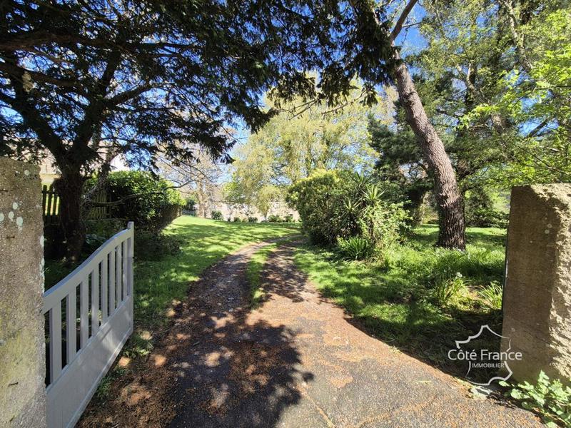 Propriété - 213 m² - 10 pièces