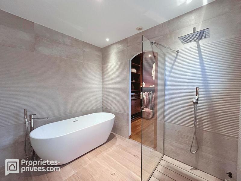 Maison - 200 m² - 5 pièces