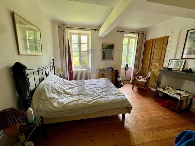 Propriété - 367 m² - 11 pièces