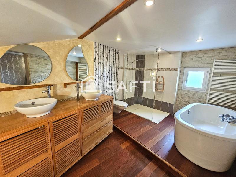 Maison - 286 m² - 9 pièces