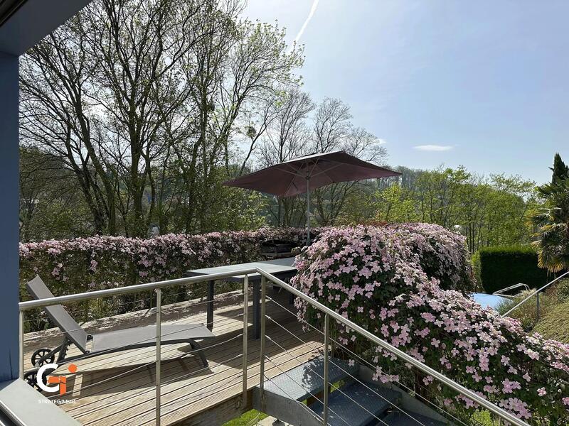 Maison - 255 m² - 9 pièces