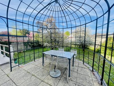 Maison - 285 m² - 8 pièces