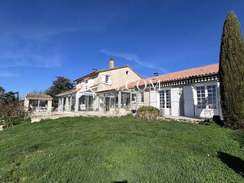 Villa - 246 m² - 7 pièces