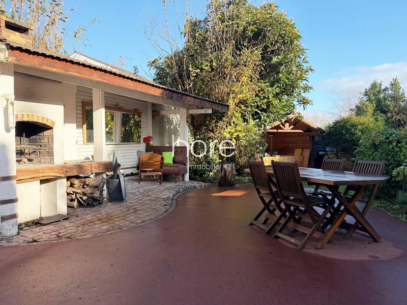 Maison - 210 m² - 8 pièces