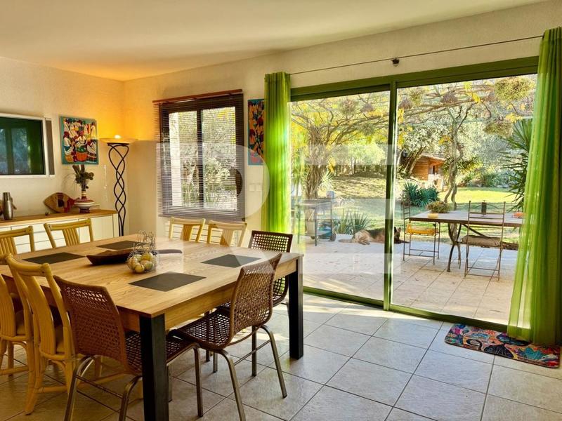 Maison - 217 m² - 7 pièces