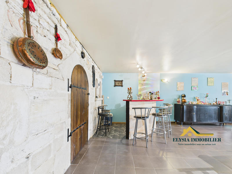 Maison - 259 m² - 9 pièces