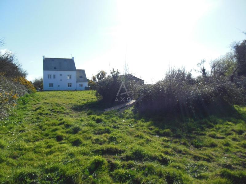 Terrain constructible - 2 300 m²