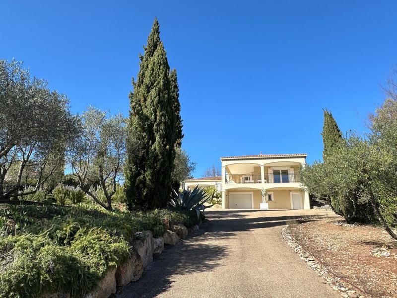 Maison - 212 m² - 6 pièces