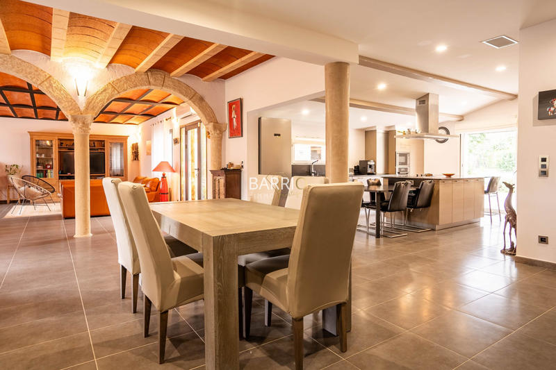 Mas - 213 m² - 4 pièces