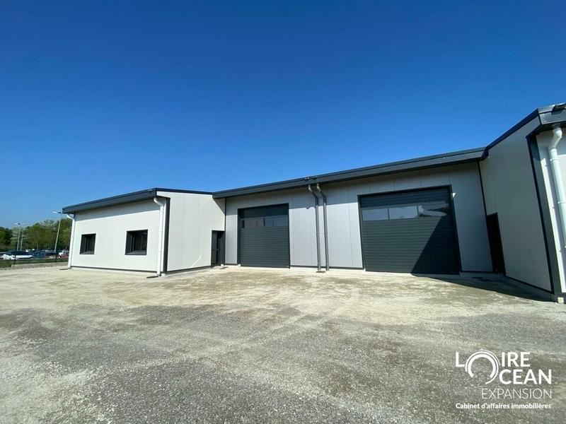 Entrepôt - 1 145 m²