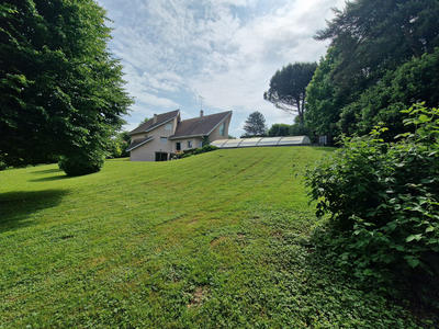 Maison - 185 m² - 8 pièces