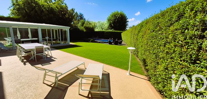 Maison - 219 m² - 8 pièces