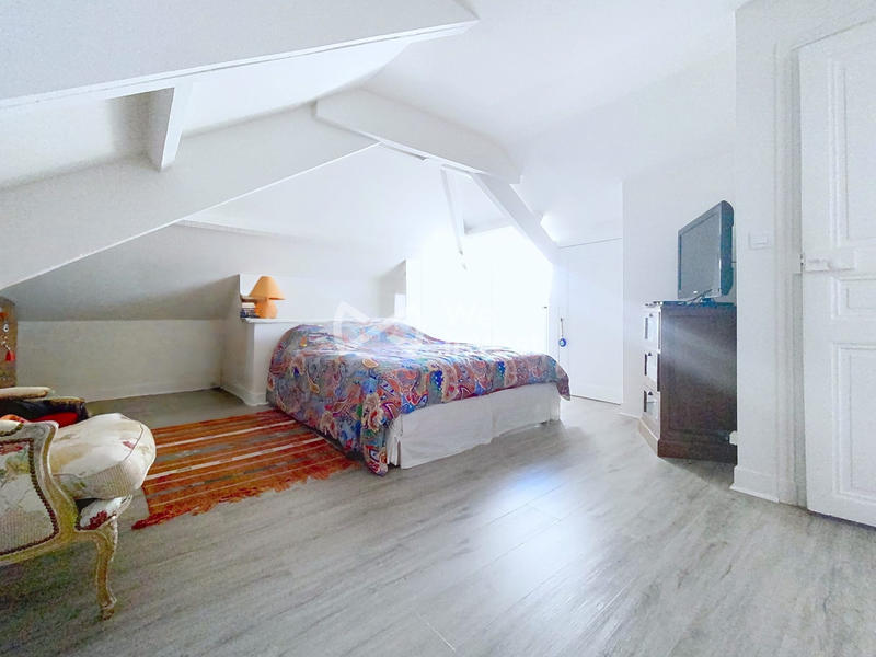 Maison - 183 m² - 10 pièces