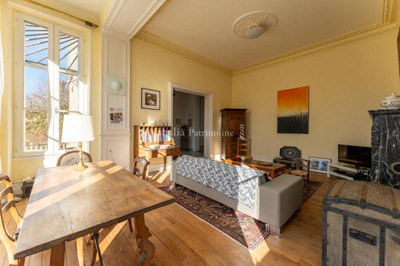 Propriété - 250 m² - 8 pièces