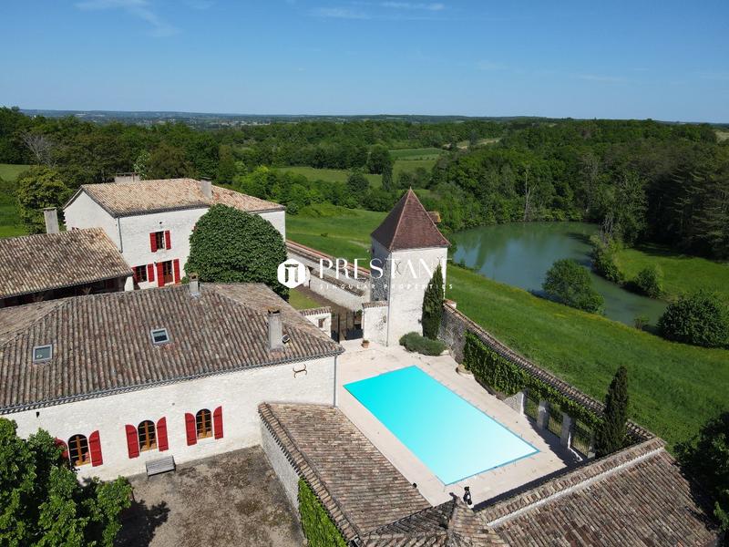 Maison de domaine - 800 m² - 14 pièces