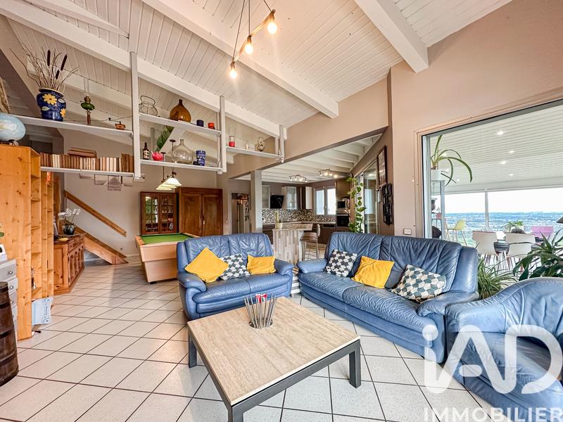 Maison - 220 m² - 9 pièces