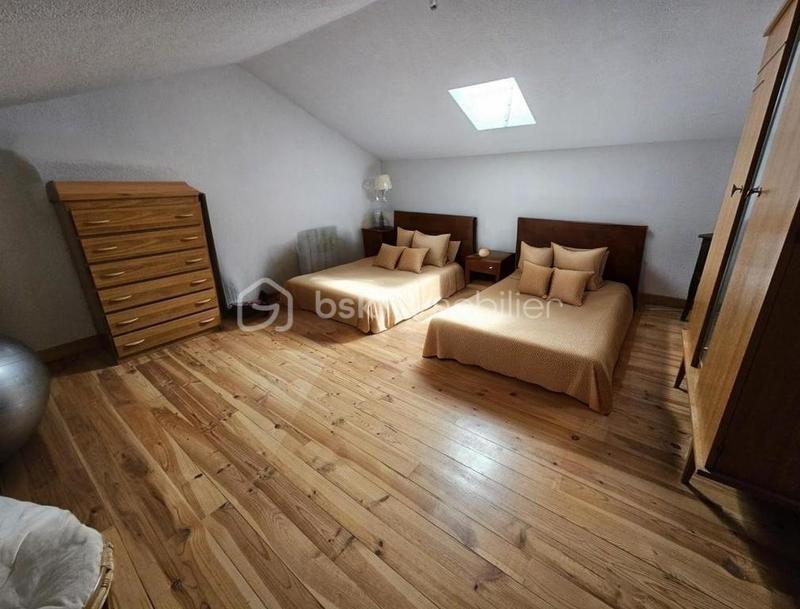 Maison traditionnelle - 200 m² - 6 pièces