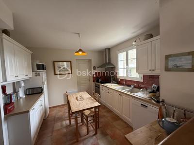 Maison traditionnelle - 131 m² - 6 pièces