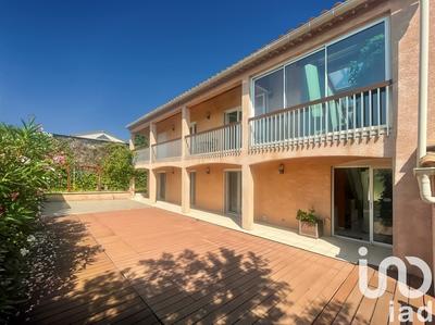 Maison - 176 m² - 8 pièces