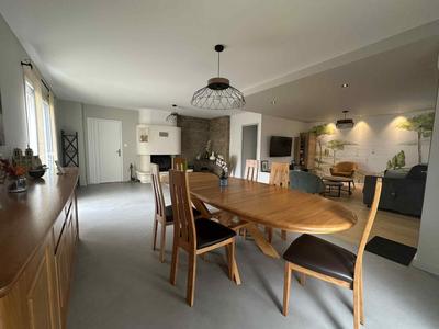 Maison - 137 m² - 5 pièces