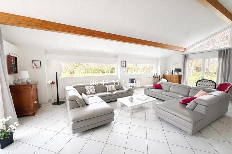 Maison - 325 m² - 13 pièces